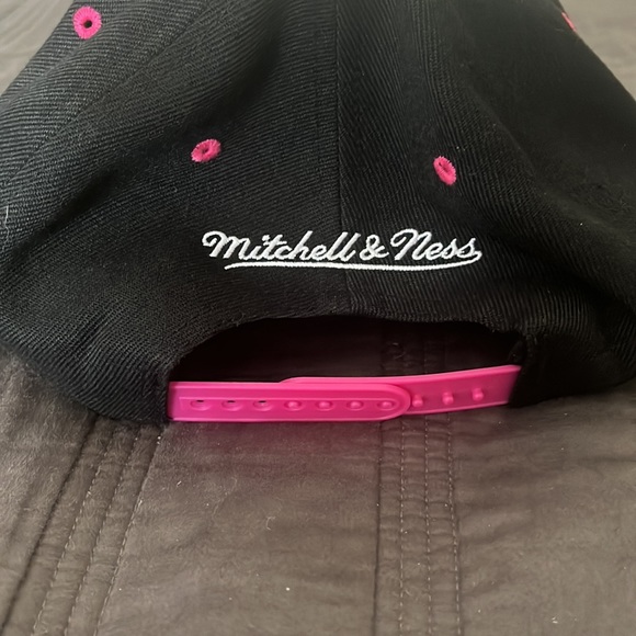 Warriors Mitchell and Ness SnapBack - Picture 3 of 3